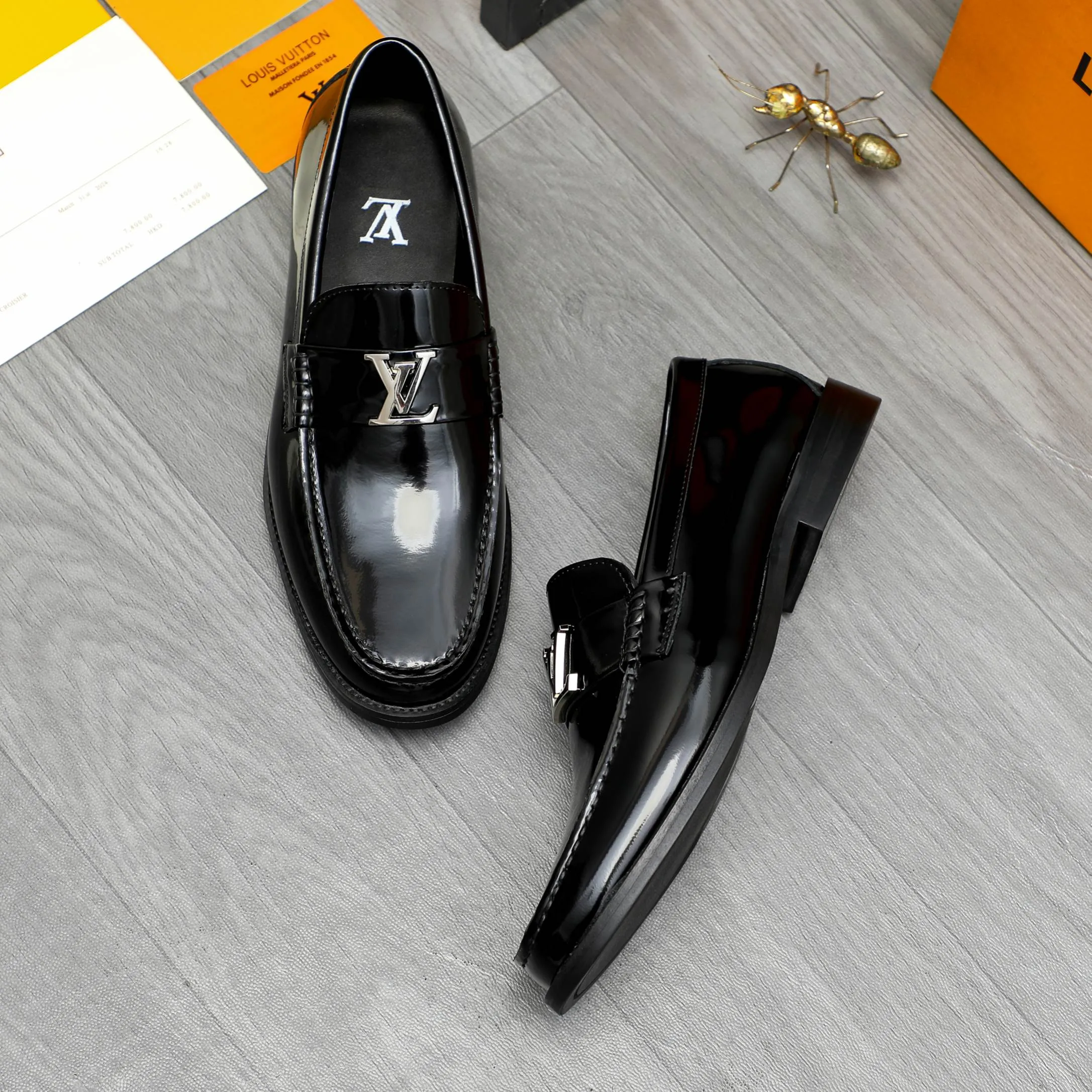 Men's shoes 💰442 Product trademark: LV "Louis Vuitton" business slip-on leather shoes Regular size: 38-46 (45.46 custom-made, non-returnable) Product materials: Selected patent cowhide upper, cowhide lining, original rubber outsole
